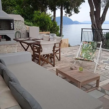 Prázdninový dům Paul Seafront House Mesongí